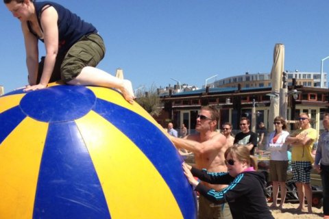 external_slider-bedrijfsuitje-strand-scheveningen-e1470766477353